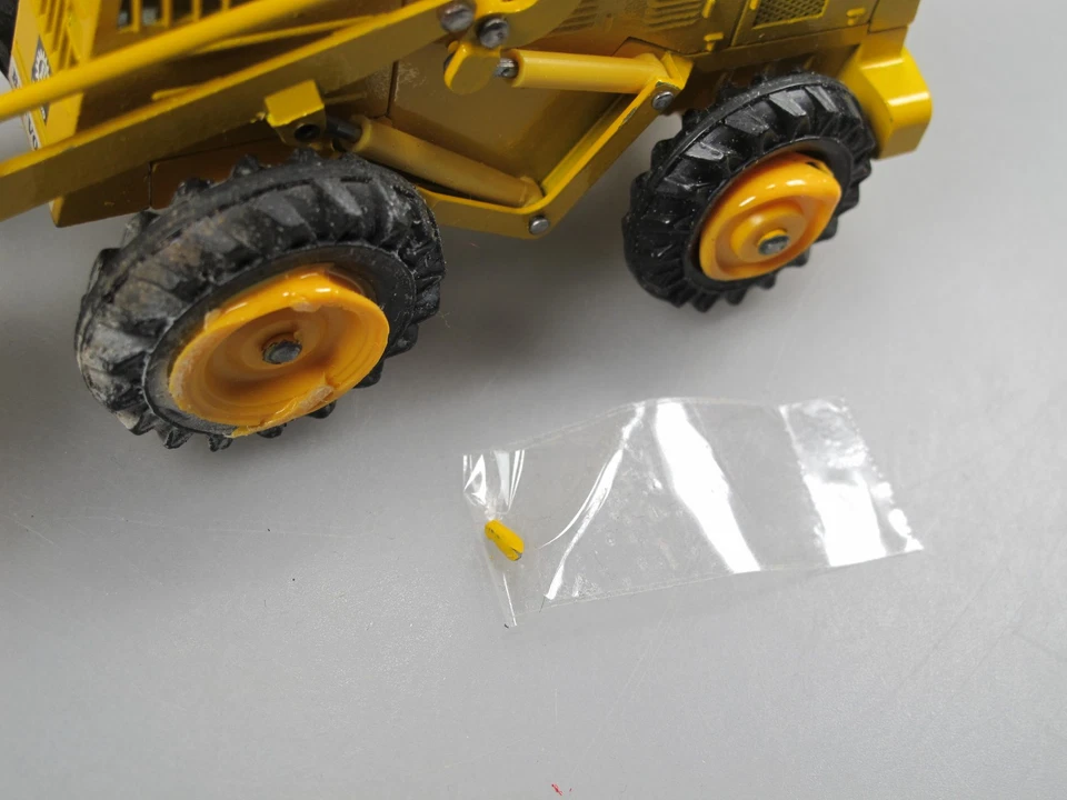 NZG 125 BM-Volvo LM 841 Radlader 1:50 defekt Ersatzteilspender in OVP - Bild 2 von 4