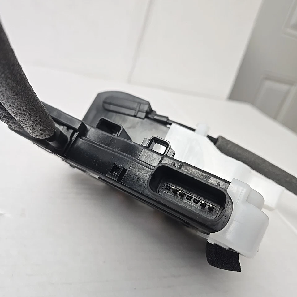 Gen-uine 81320-2S000 Front Door Lock Actuator Right RH For HYUNDAI TUCSON 11-15 - Image 4 of 4