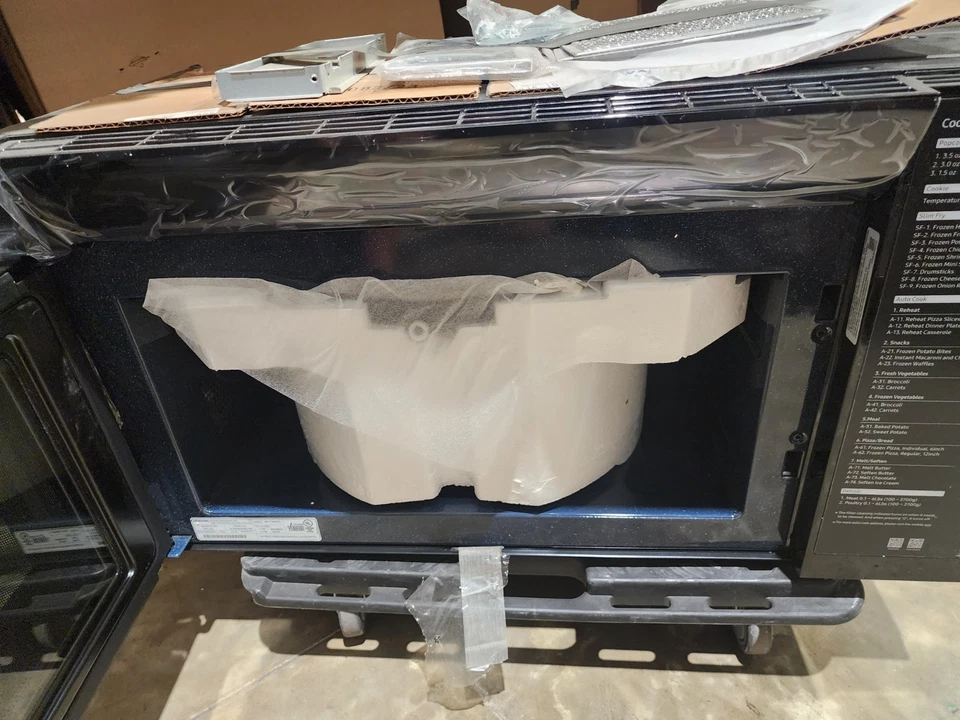 Microondas Samsung MC17T8000CS 30" acero inoxidable sobre la gama NOB #127943:DAL Foto 2 de 4