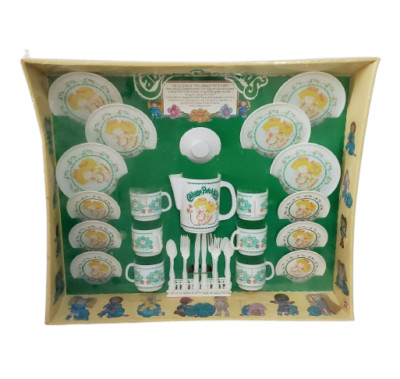 VINTAGE 1983 CABBAGE PATCH KIDS TEA SERVICE PLATES CUPS UTENCILS NOS NEW IN BOX
