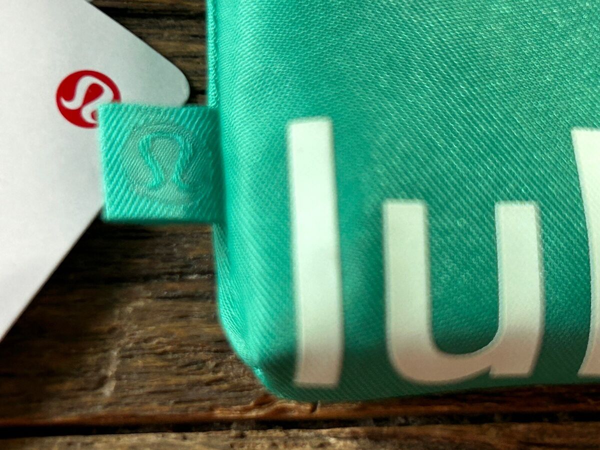 New With Tags Lululemon Clippable Card Pouch Cardholder Wallet Maldives Green New With Tags Lululemon Clippable Card Pouch Cardholder Wallet Maldives Green