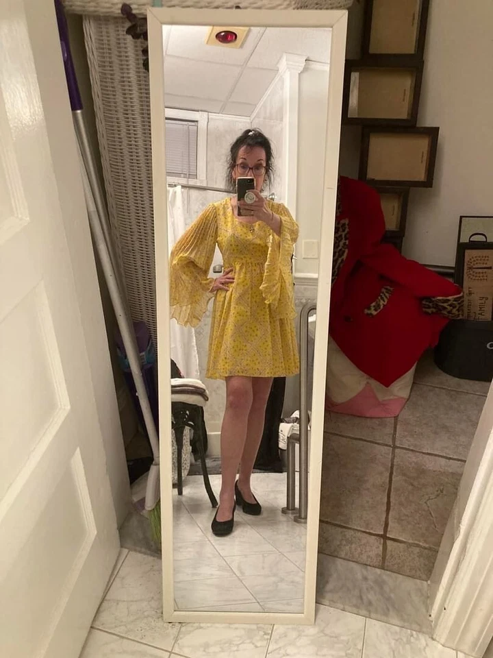 Mini Vestido Plisado Años 60 Mangas Mariposa Cintura Imperio, Amarillo con Flores ¡De Colección! Foto 3 de 4