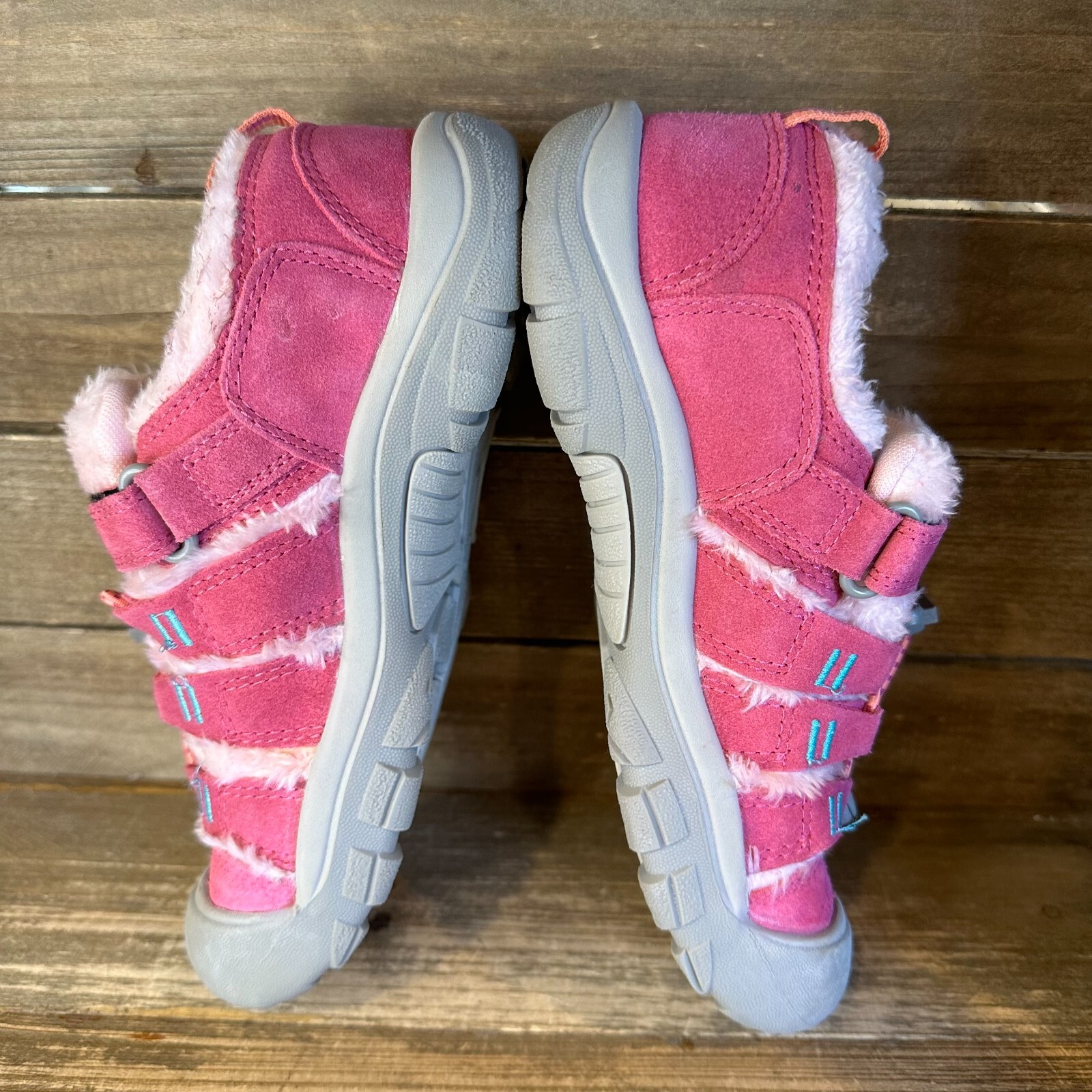 Nuove scarpe outdoor grandi per bambini Keen Newport rosa scamosciate con pelliccia taglia 5 anni