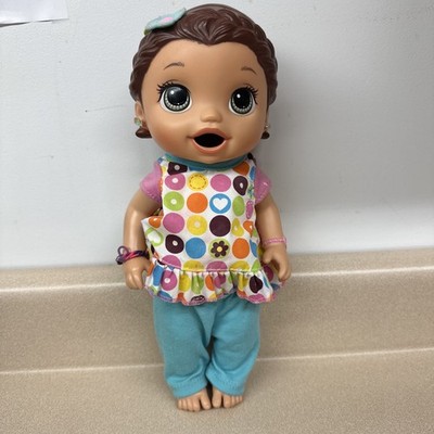Hasbro 2015 Baby Alive Super Snacks Snackin' Lily Doll Brown Hair Girl + Outfit