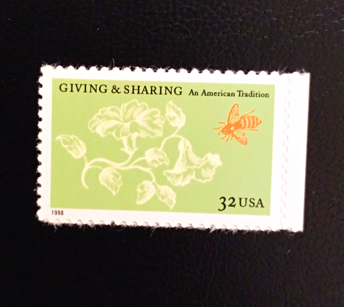US Giving & Sharing An American Tradition 32c Stamp 1998 (MNH)