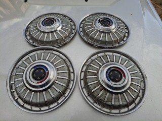 Vecchio coprimozzo Ford vintage misura ruota 13" raro ritrovamento fienile