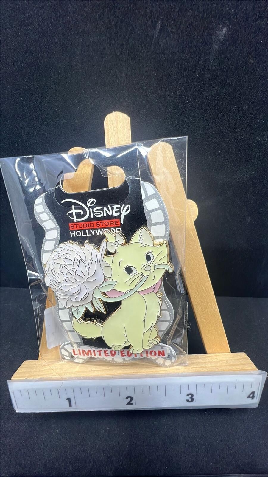 DSSH Marie petals flower Disney pin LE 400 (J)