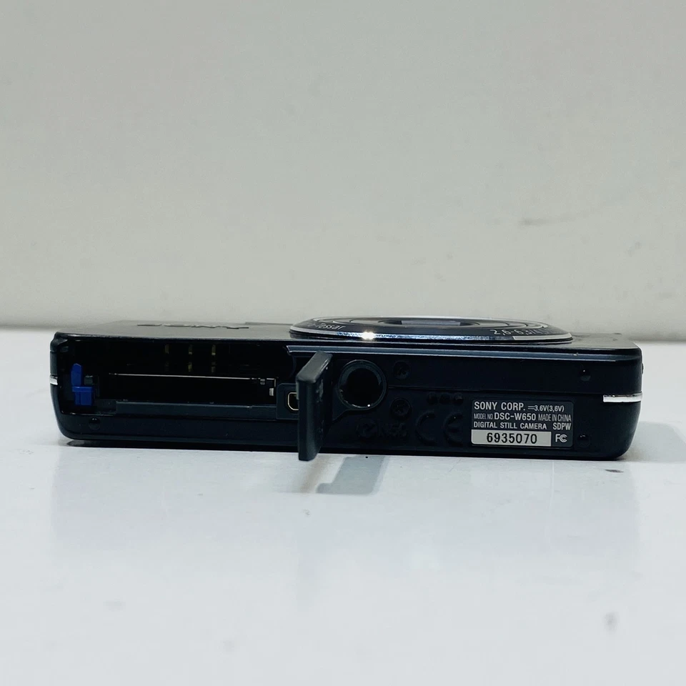 Sony Cyber-shot DSC-W650 16.1MP Compact Digital Camera - Image 4 of 4