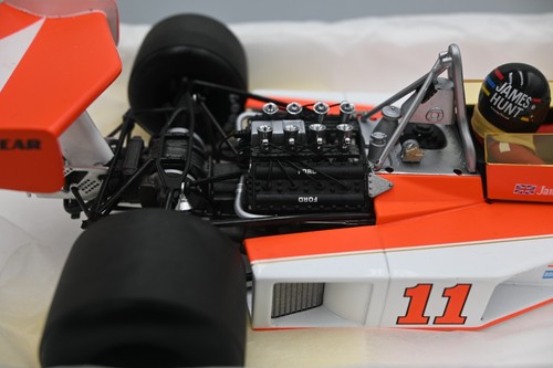 1:18 MINICHAMPS McLaren Ford M23 - James Hunt - World Champion 1976 - Picture 13 of 20