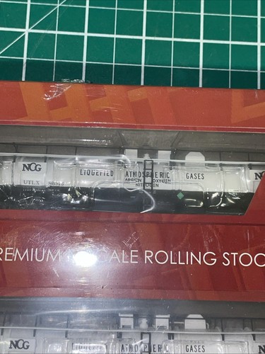 New! N-Scale BWL 3727 Cryogenic Tank Car NCG 2-Pack $74.99 Make Offer - Picture 2 of 4