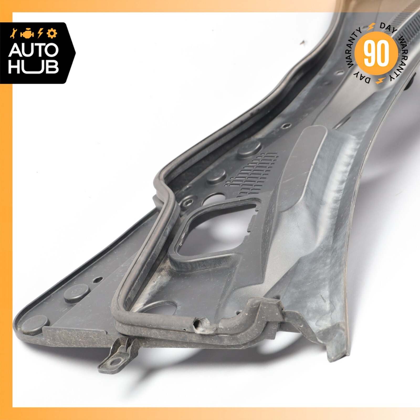 Maserati Quattroporte M156 Windshield Wiper Washer Plastic Cowl Cover Panel Trim