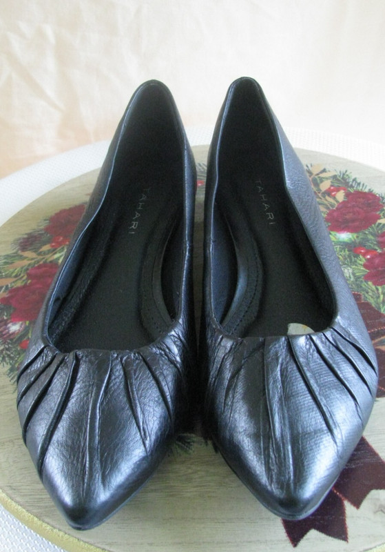 Womens sz 11M Tahari black leather flat dress shoes