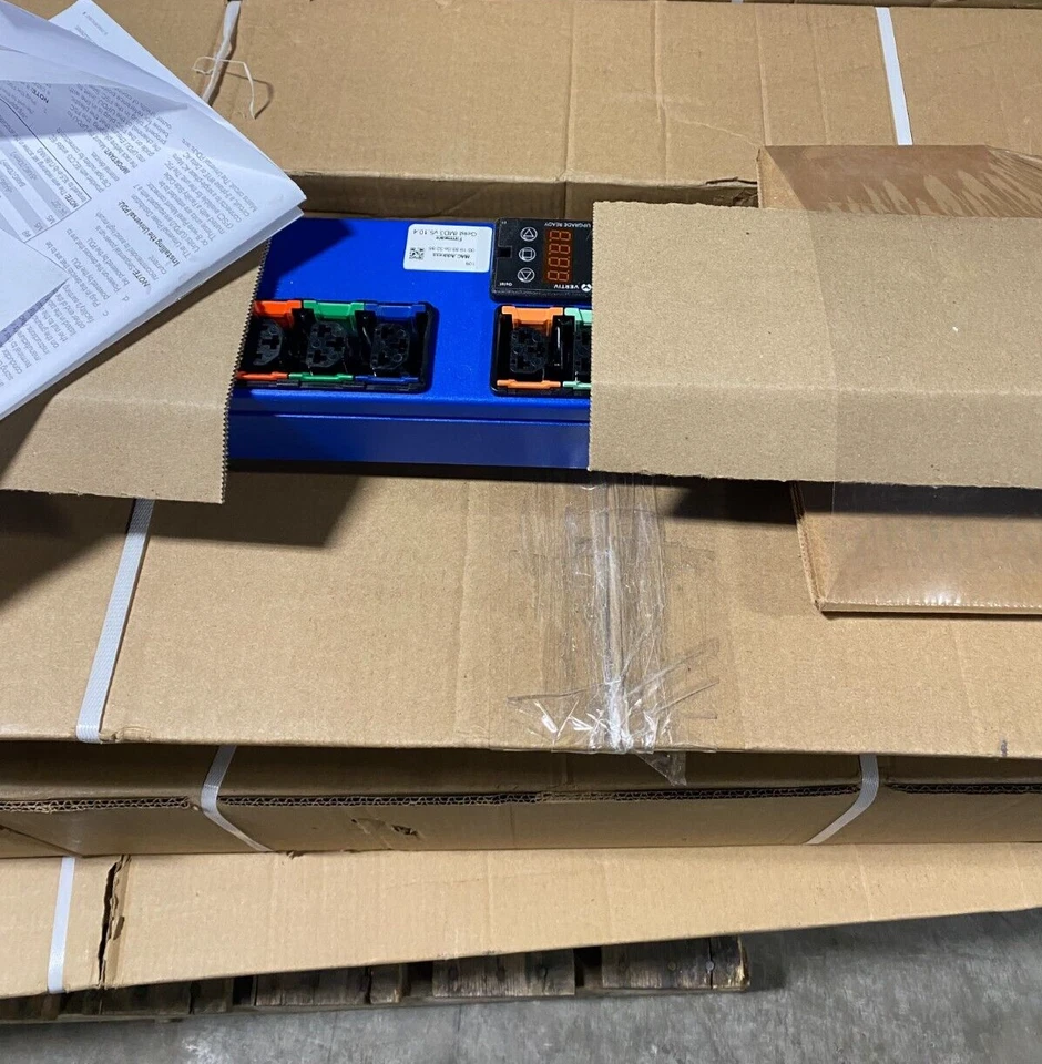 Vertiv Rack PDU-In/Out Monitored-Switched-[24xC13][6xC19] - L15-30P UI30028-B - Image 4 of 4