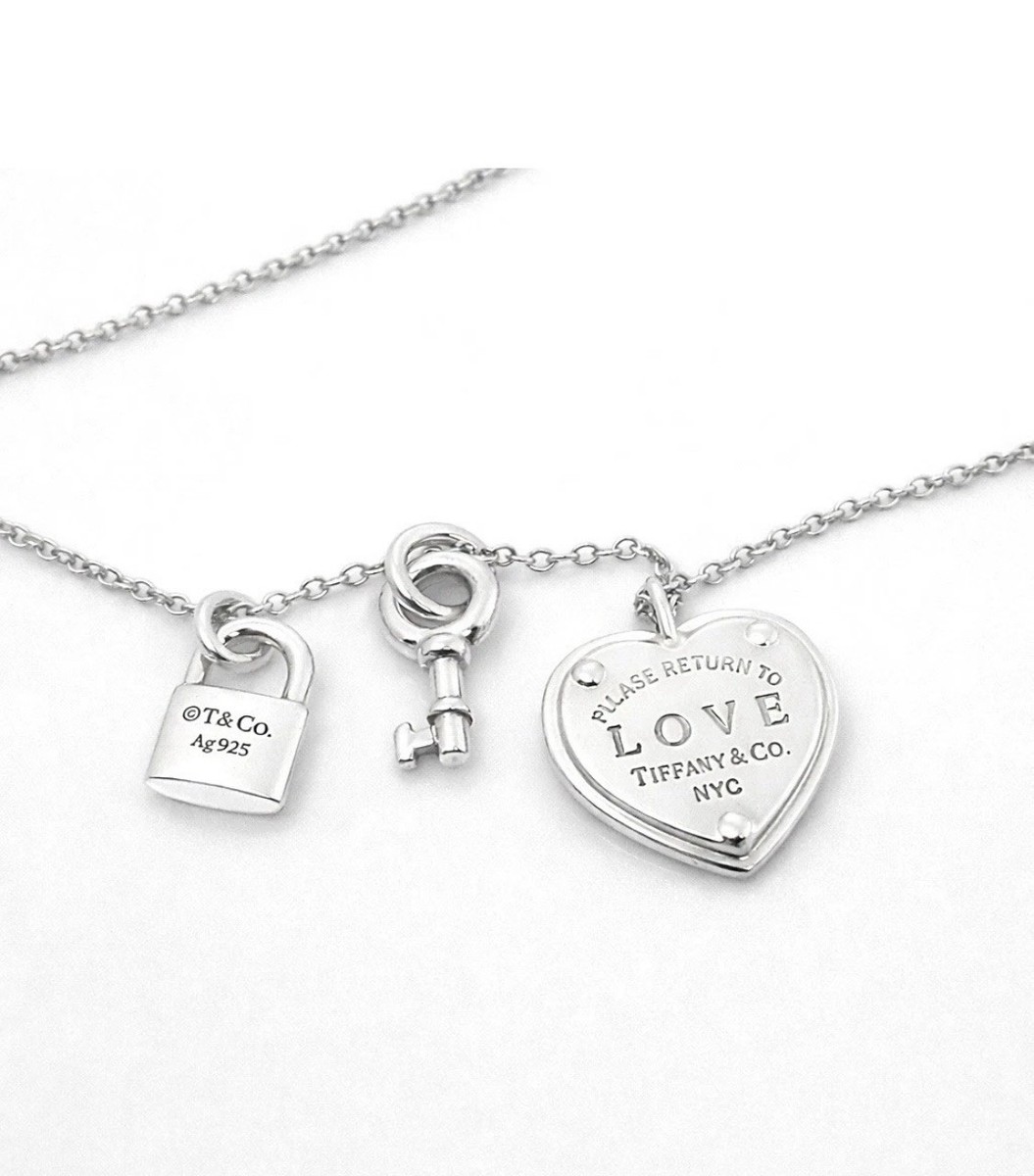 Auth Return to Tiffany & Co. Love Heart Padlock Lock Key Pendant