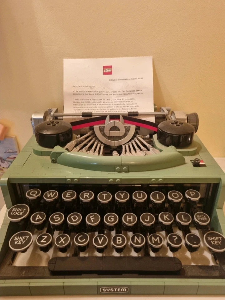 LEGO Ideas 21327 Typewriter, foto 1 di 4
