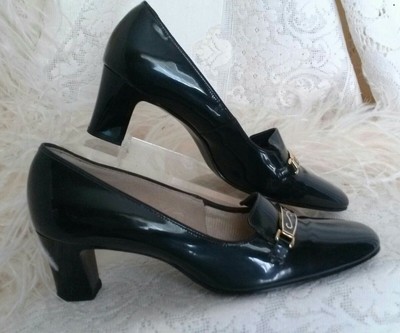 naturalizer low heel shoes