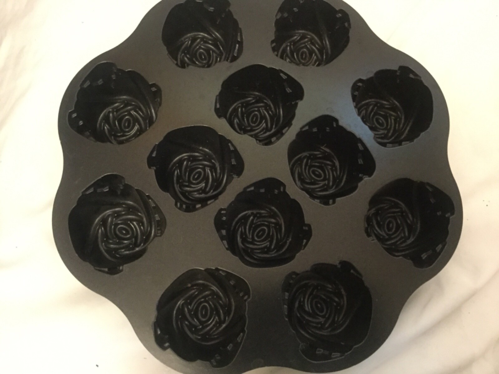 Nordic Ware Sweetheart Roses Cake 12 Cakelets Pan eBay