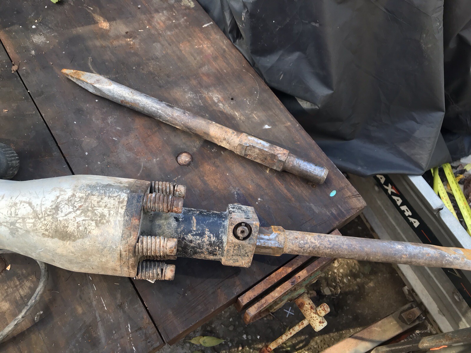 Used Titan 1700W Demolition Hammer / Concrete Breaker & Chisels