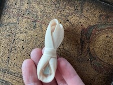 Light cream/taupe colored hair clip 2 1/2 inches long no brand