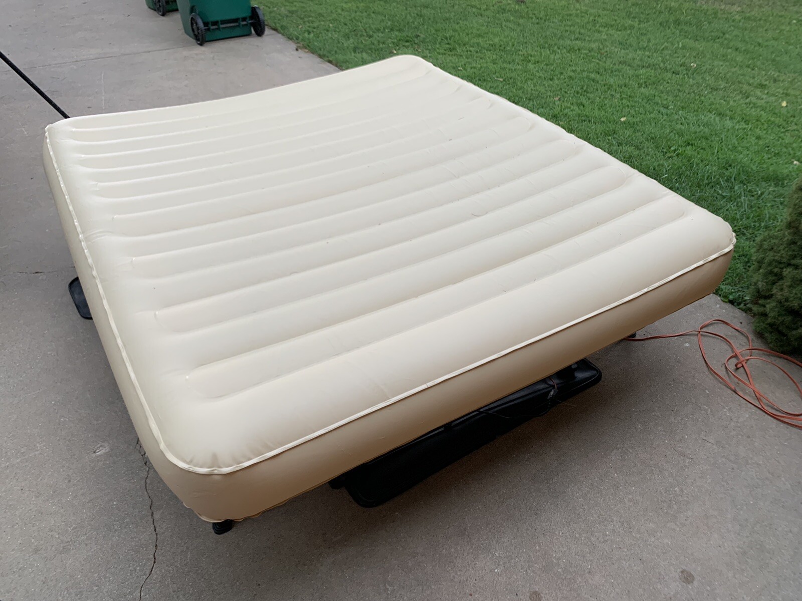 guest essentials queen inflatable bed