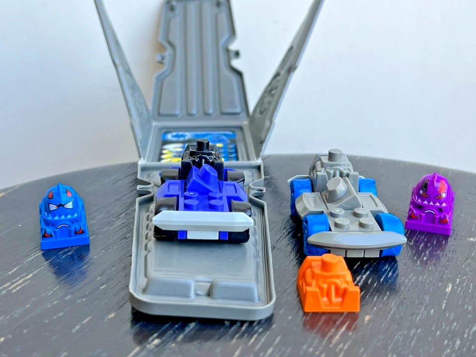 2001 LEGO Xalax Racers Character Lot w/ 1 Launcher, 2 Base Cars - Shredd & Gear - Image 2 of 4