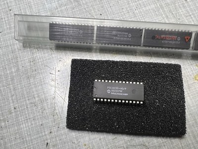 Microchip PIC16C55-HS/P NOS