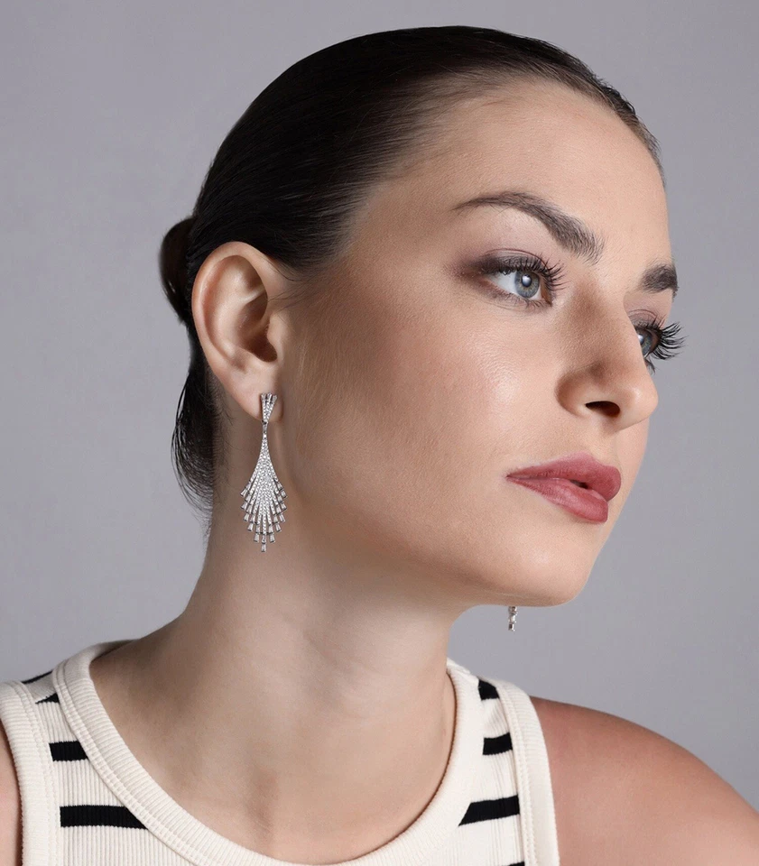 Pendientes rellenos de oro blanco de 18k hechos con joyería nupcial marquesa de cristal de Swarovski Foto 4 de 4