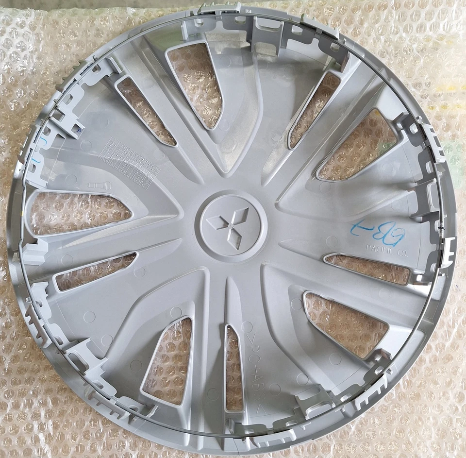 NEW 2017-2024 Mitsubishi Mirage Cap, Disc Wheel Full 4252A140 Foto 2 de 4