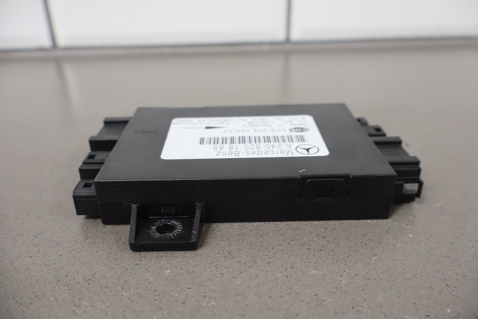 2007 Maybach 57 W240 Bus Node Roof Control Module A2408201885