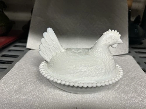 Vintage Indiana White Milk Glass Hen on Nest Covered Bowl/Candy Dish 7”