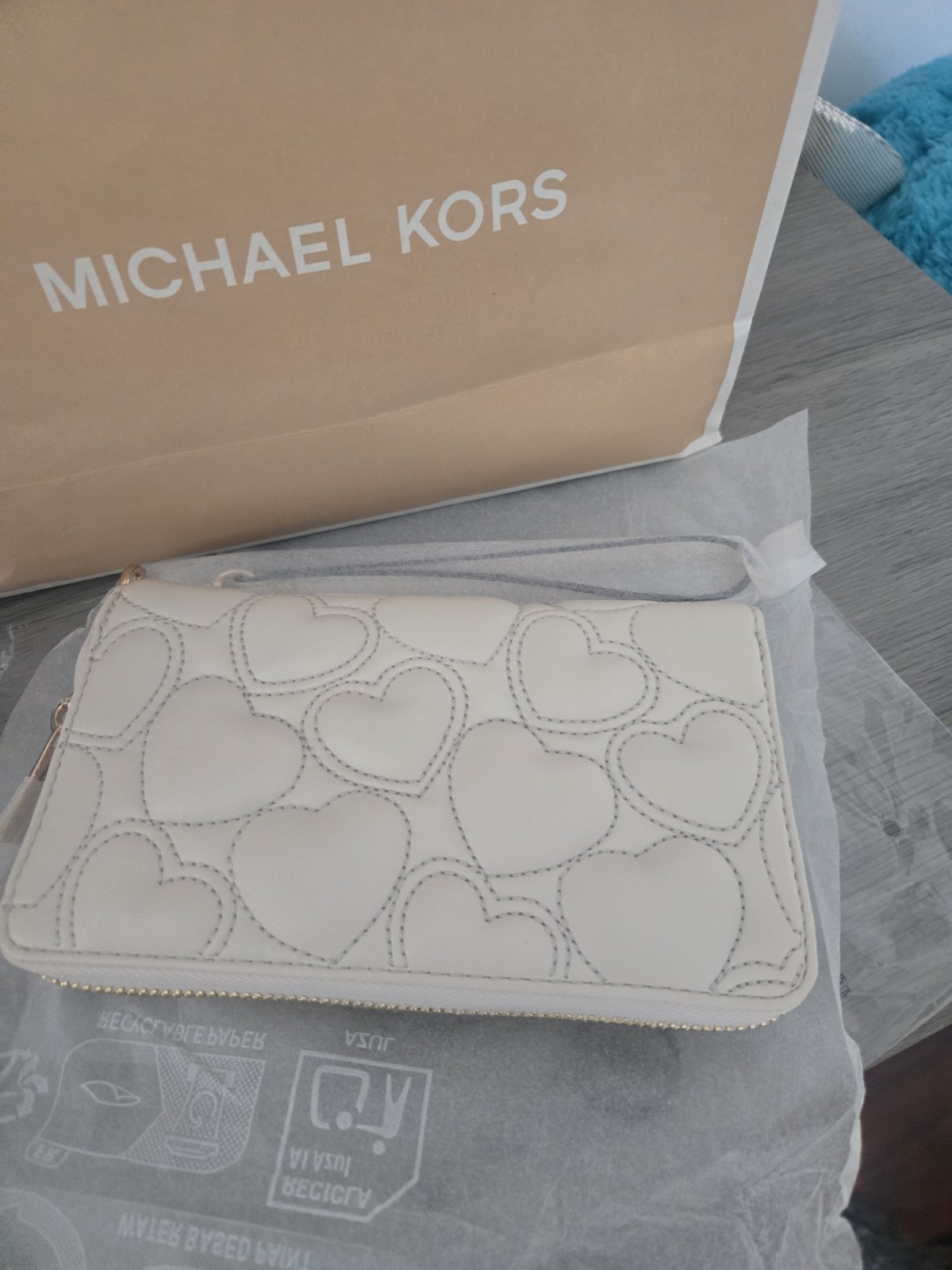 Michael Kors Ivory Quilted Heart Zip-Around Wallet with Credit Card Slots