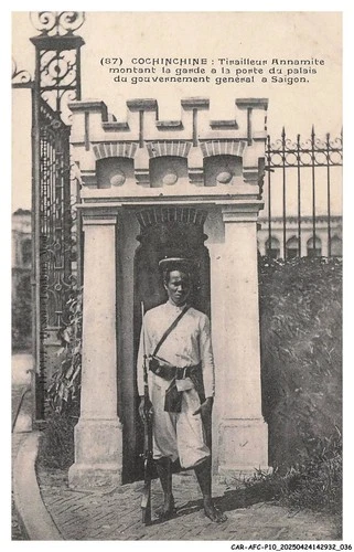 CAR-AFCP10-0488-VIET-NAM - COCHICHINE - Annamite gunner standing guard a