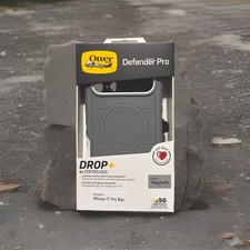 New OtterBox Defender Series Case for Apple iPhone 17 Pro Max MagSafe Gray/white