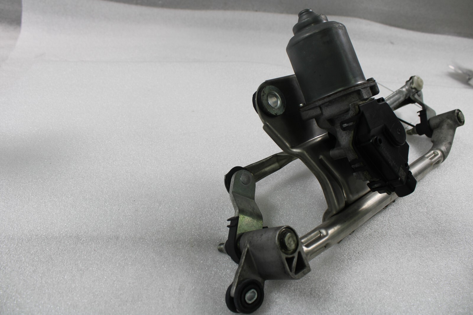 Ferrari California T, Wiper Transmission w/ Motor, Used, P/N 85804000