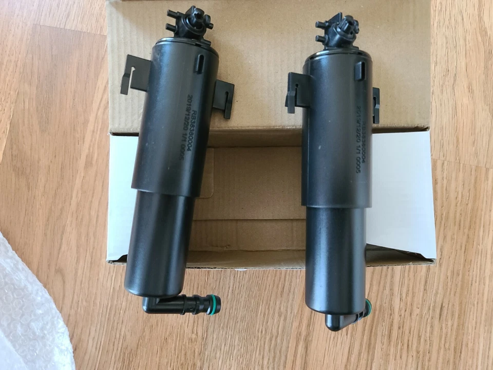 BMW X5 E70 LCI Headlight Washer Nozzle L + R set - Image 2 of 2