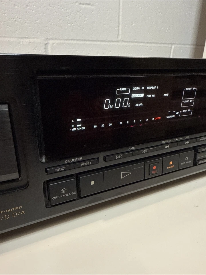 SONY DTC 700 Digital Audio Tape Deck DAT Cassette ¡con control remoto! PARA REPUESTOS ENCENDIDO Foto 4 de 4