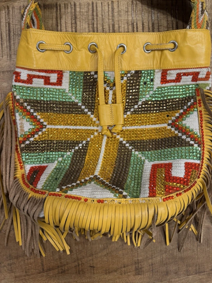 Bolso Bandolera Mochila SANTIFICADA Wayuu Begonia Cristal Crochet Tejido Flecos Foto 4 de 4