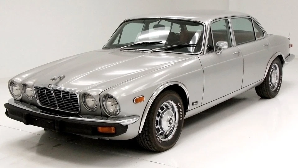 KIT DE MONTAJE DE PARACHOQUES Y BISAGRA DE CAPÓ JAGUAR EUROPEO - XJ6 XJ6C XJ12C 1974-1987 - WOW Foto 3 de 4