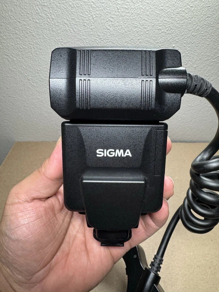 Sigma EM-140 DG Macro Ring Light Flash for Canon - Image 2 of 4