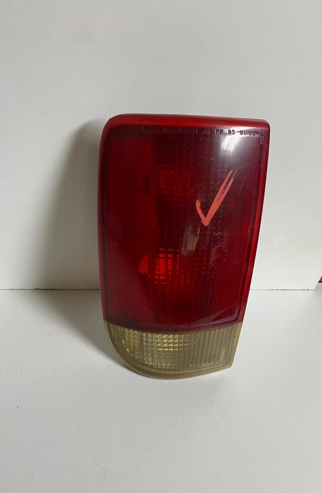 Luz trasera izquierda Oldsmobile Bravada 1995-2005 OEM, 166-02559L Foto 2 de 4