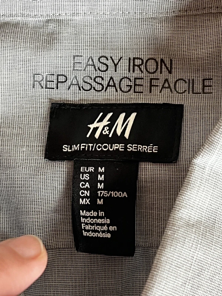 Camisa H&M Gris Abotonada Talla Mediana Calce Ajustado Foto 3 de 4