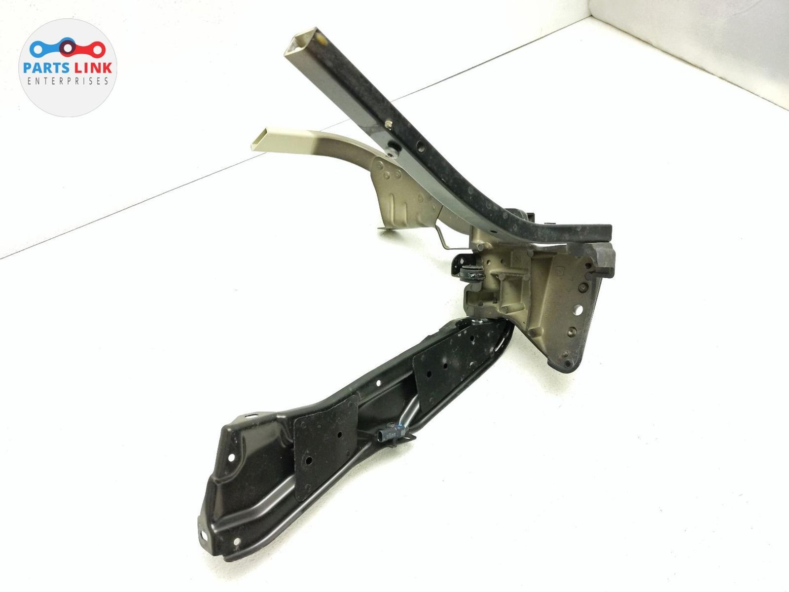 2016-20 BENTLEY BENTAYGA FRONT RIGHT HEADLIGHT BRACKET RADIATOR SUPPORT MOUNT