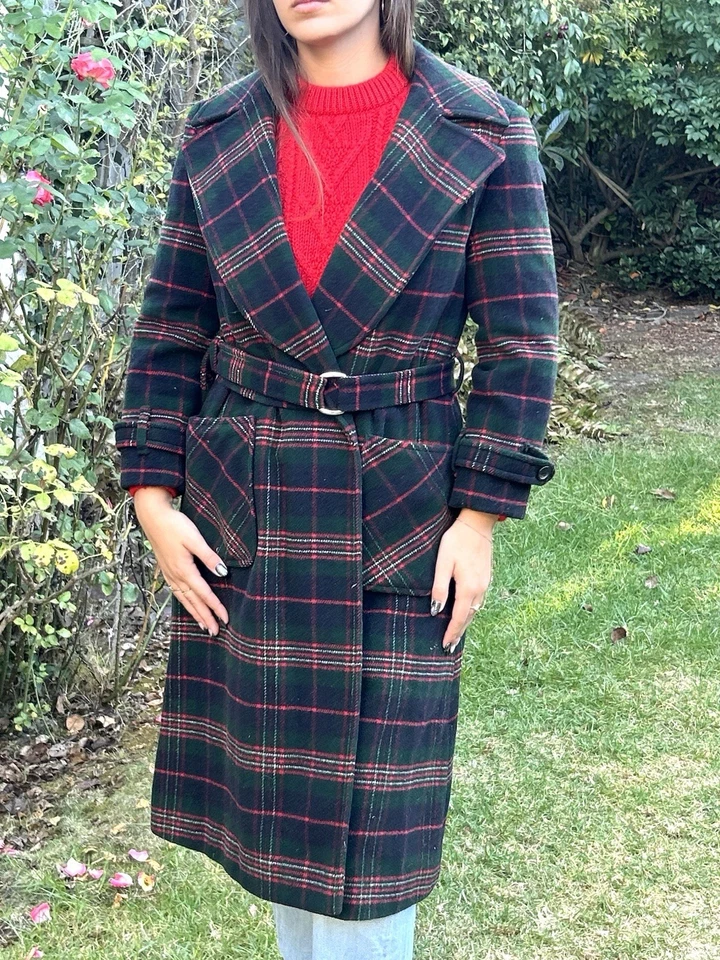 Vintage Pendleton Ltd. M 100% Wool Long Coat Belted Tartan Plaid Green Red - Image 2 of 4