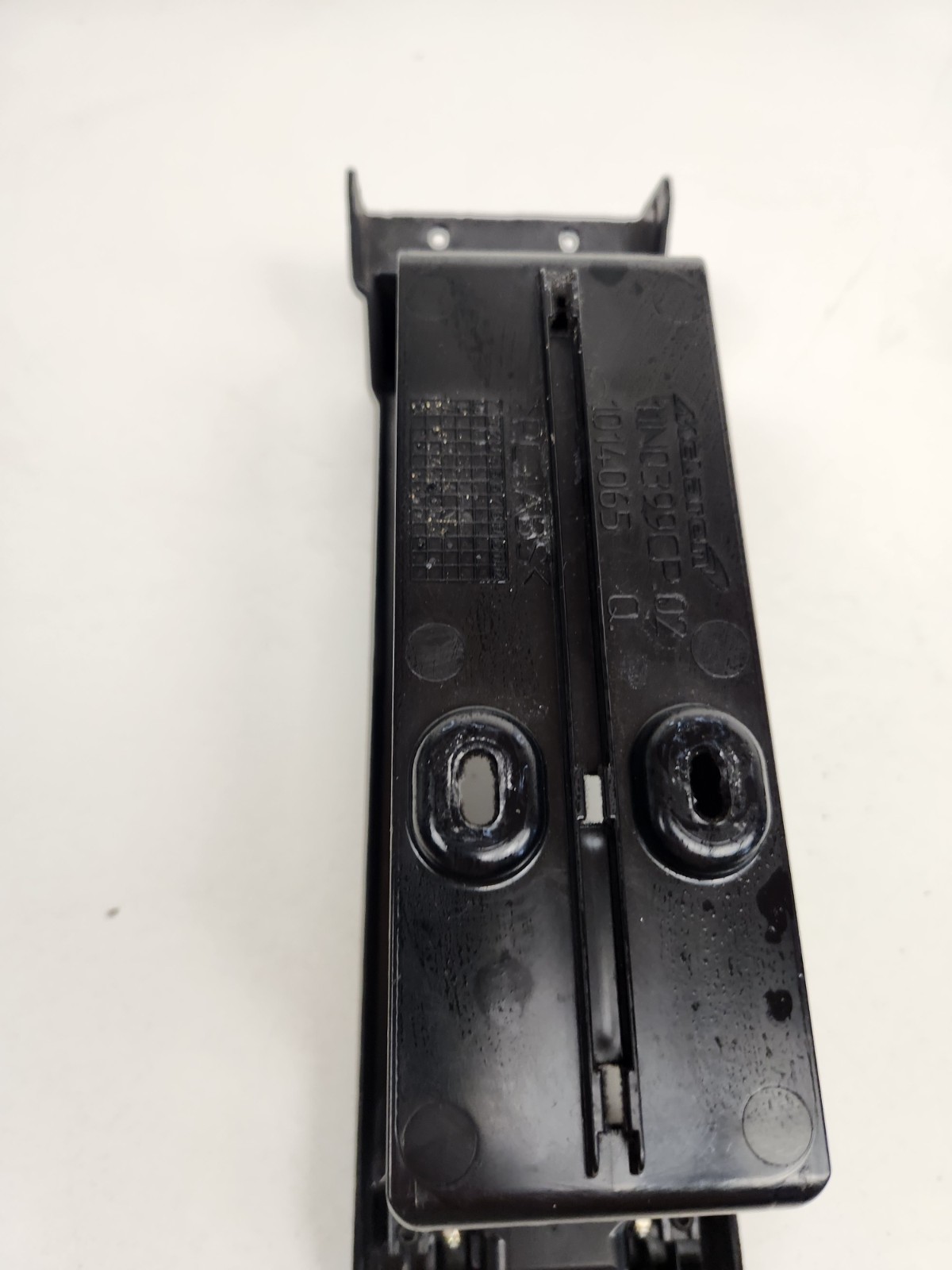 McLaren MP4-12C 2012-2014 Center console storage compartment