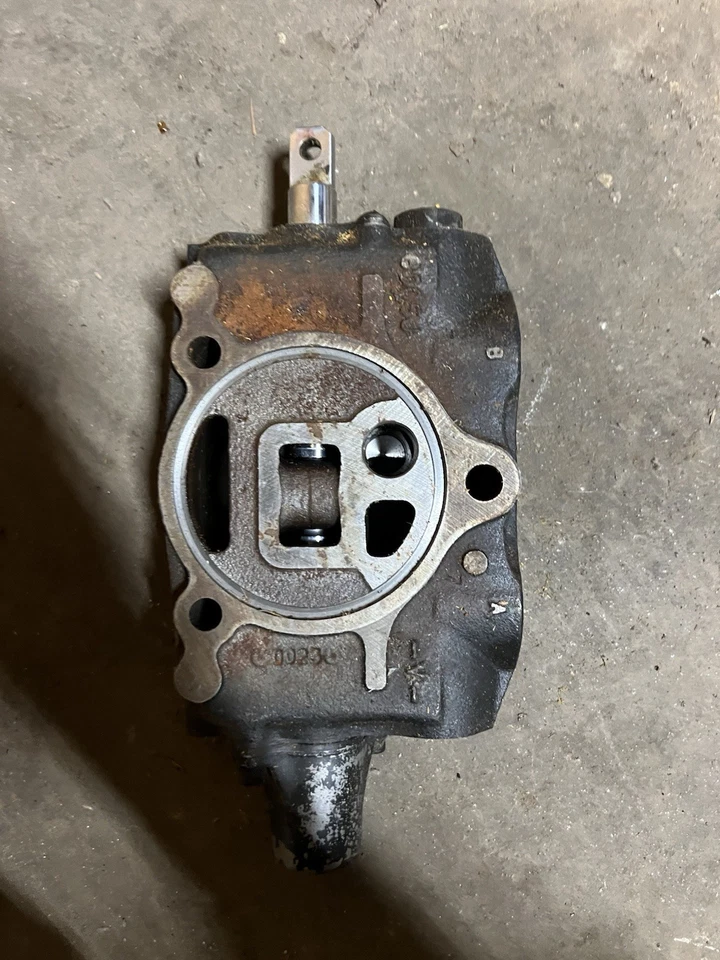 9968492 Válvula hidráulica (cucharón y lanzadera eléctrica) se adapta a Ford New Holland TLB Foto 2 de 4