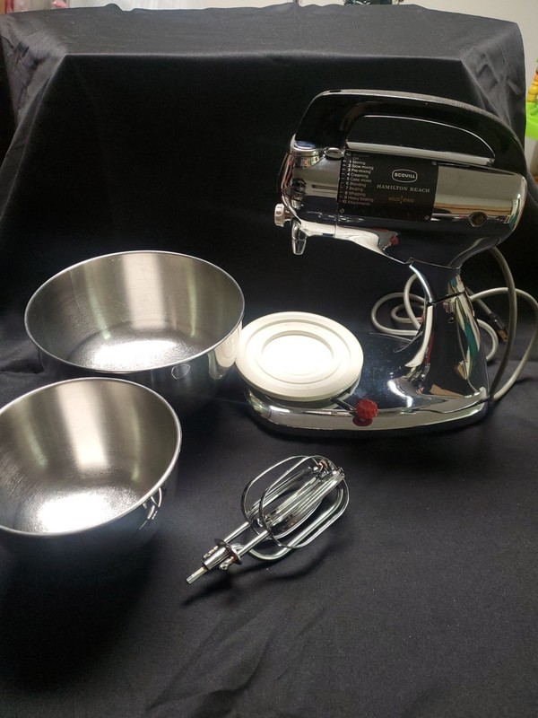 Vintage Scovill Hamilton Beach 10 Speed Stand Mixer With 2 Bowls &  1 Attachment