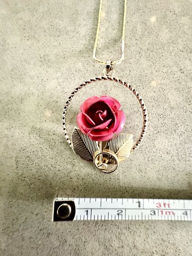 Vintage Wreath Red Enamel Rose Flower Textured Gold Tone Pendant Necklace Mother - Picture 7 of 8