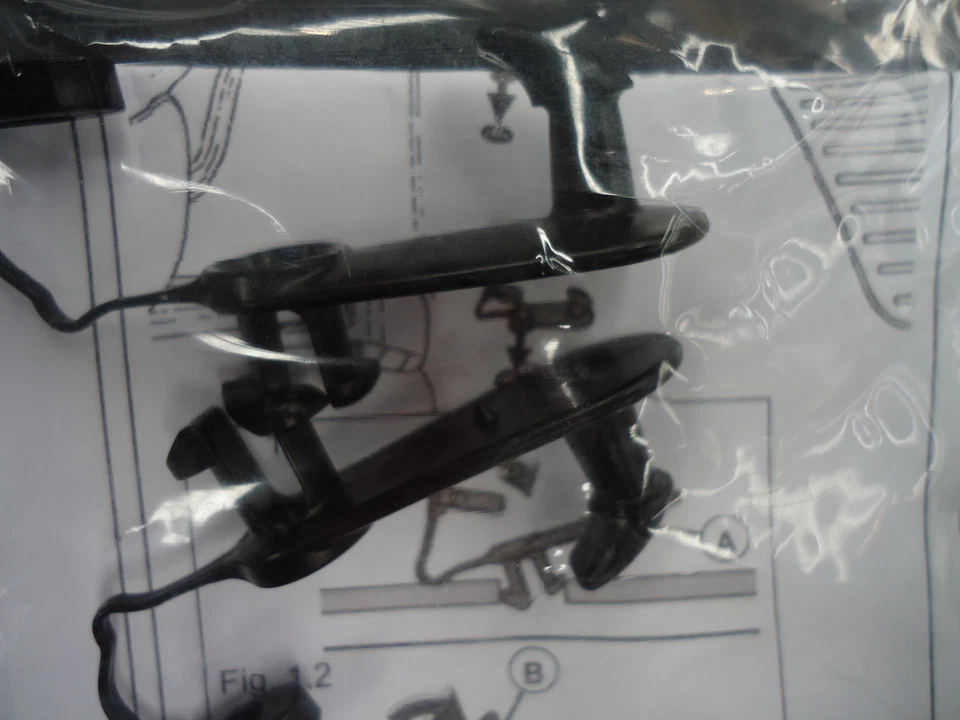 TOYOTA KLUGER FLOOR MATS FRONT RUBBER PAIR GSU4# MAY 07 - DEC 13 NEW GENUINE - image 4 of 4