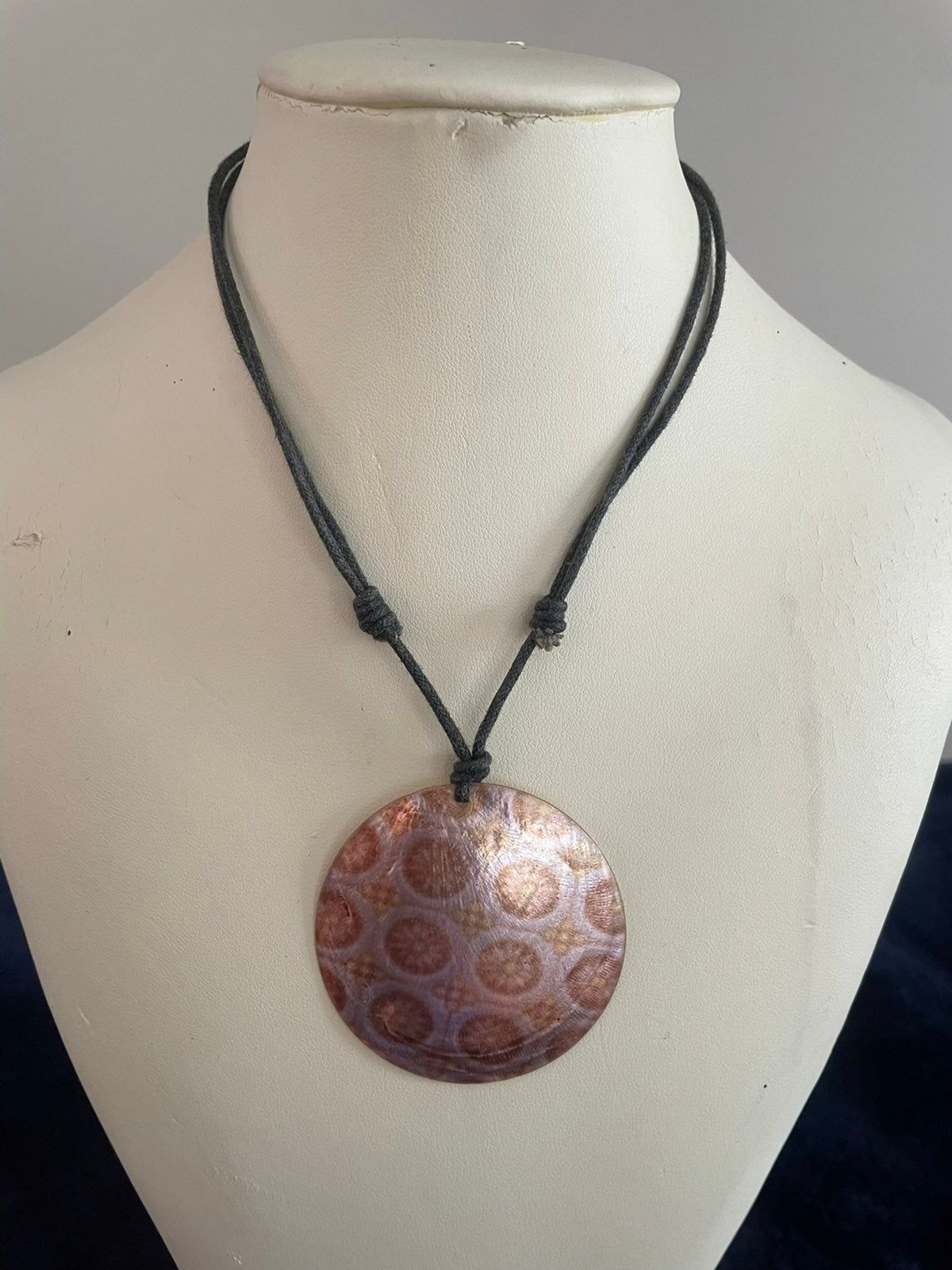 Adjustable shell necklace on cloth string - image 3