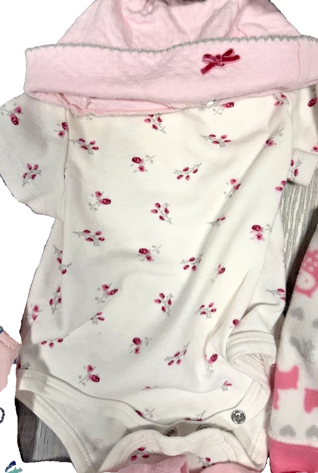 New Baby Girl Carters Clothes Lot Bundle Size Newborn 47 pieces - Image 4 of 4